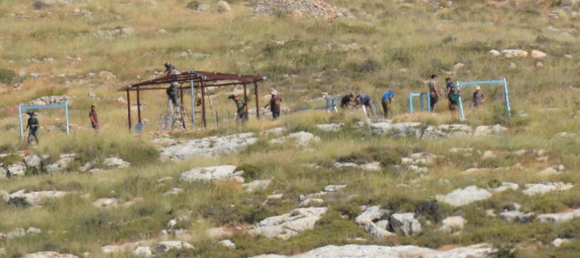 مستوطنون يشرعون ببناء معرش في خربة الفارسية بالأغوار الشمالية