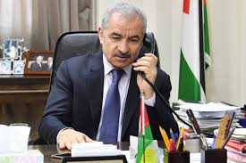 رئيس الوزراء يتلقى اتصالا من رئيس مجلس أمناء مؤسسة ياسر عرفات عمرو موسى