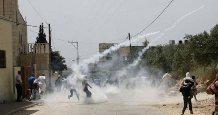 إصابة طفل بالرصاص والعشرات بالاختناق خلال قمع الاحتلال مسيرة كفر قدوم