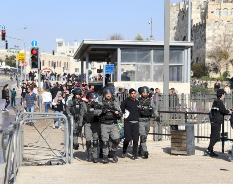 الاحتلال يعتقل شابا قرب باب حطة بالقدس المحتلة