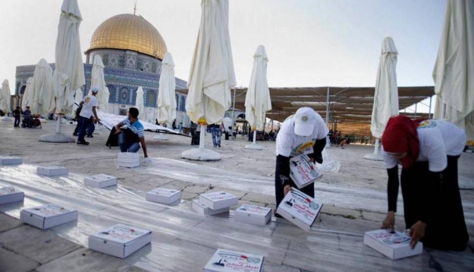 القدس : الاحتلال الإسرائيلي يمنع ادخال وجبات إفطار للصائمين في المسجد الأقصى