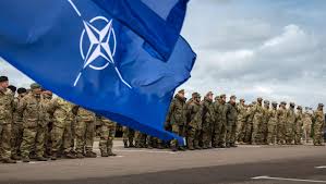 الناتو يدعو روسيا سحب قواتها من الحدود الأوكرانية كـ