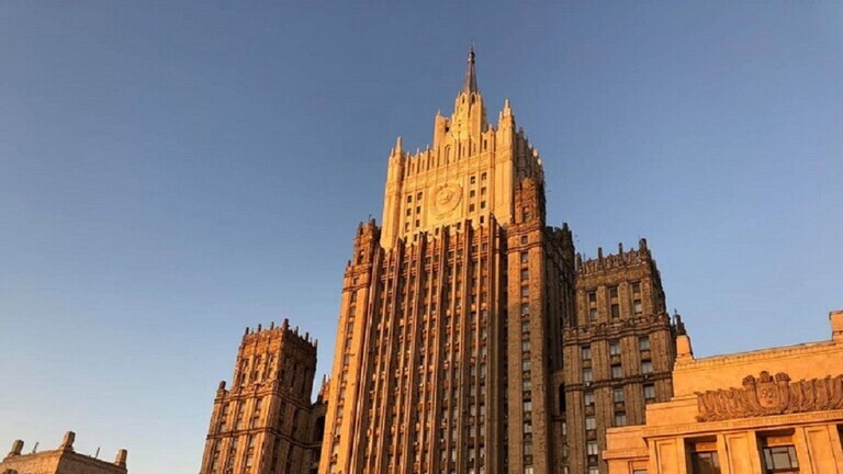 تفاصيل المكالمة الهاتفية بين وزير خارجية روسيا ونظيره التركي بشأن التطورات في أوكرانيا