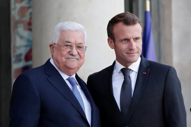 الرئيس عباس يصل فرنسا في زيارة رسمية