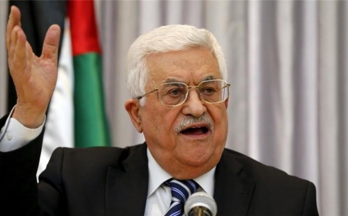 الرئيس عباس يعزي والد الشهيد الطفل علي أبو عليا ويدين الجريمة