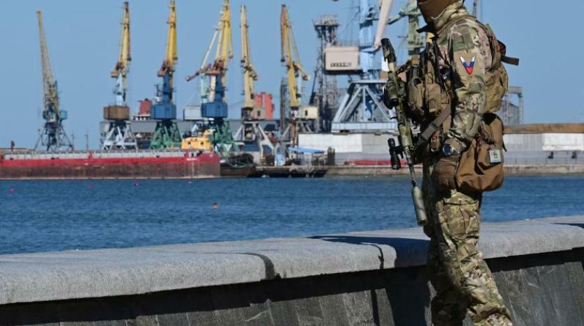 أول سفينة محملة بسبعة آلاف طن من الحبوب تبحر بمرفأ برديانسك الأوكراني المحتل