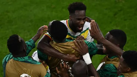 كأس العالم: السنغال تتقدم على قطر بعد نهاية الشوط الأول إثر خطأ دفاعي فادح