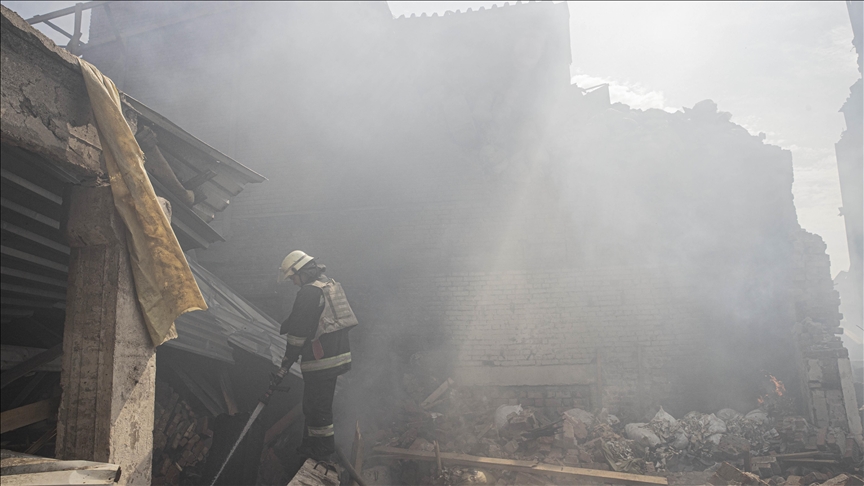 أوكرانيا.. خسائر مادية جراء قصف روسي على سلافيانسك