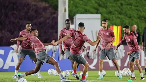 من هو معلق مباراة قطر والسنغال اليوم في كأس العالم 2022؟
