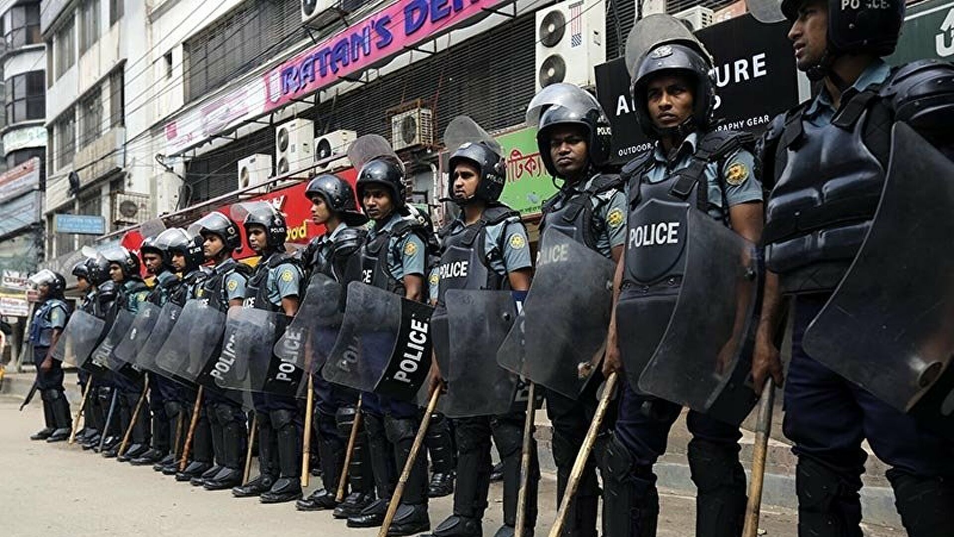  بنغلاديش.. إعدام 20 طالبا بعد إدناتهم بقتل شاب انتقد الحكومة