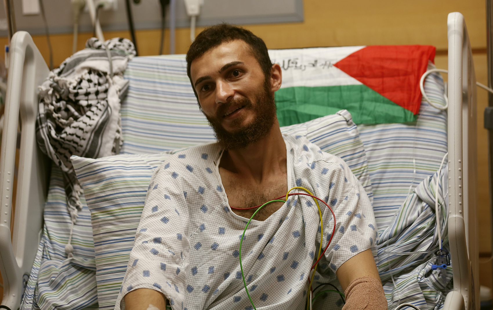 مصدر طبي: المحرر الغضنفر أبو عطوان بحالة صحية جيدة وتحسن مستمر وسيغادر المستشفى خلال أيام