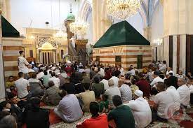 الآلاف يؤدون صلاة عيد الأضحى في الحرم الإبراهيمي
