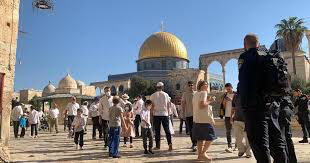 القدس: عشرات المستوطنين يقتحمون باحات المسجد الاقصى