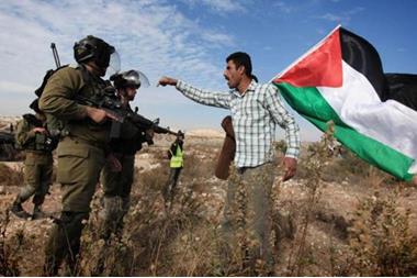 الاحتلال الإسرائيلي يقتحم العيسوية ويزيل رايات لفصائل وطنية