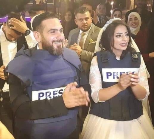 الاحتلال يعتقل الصحفيين محمد خيري وزوجته مجدولين حسونة