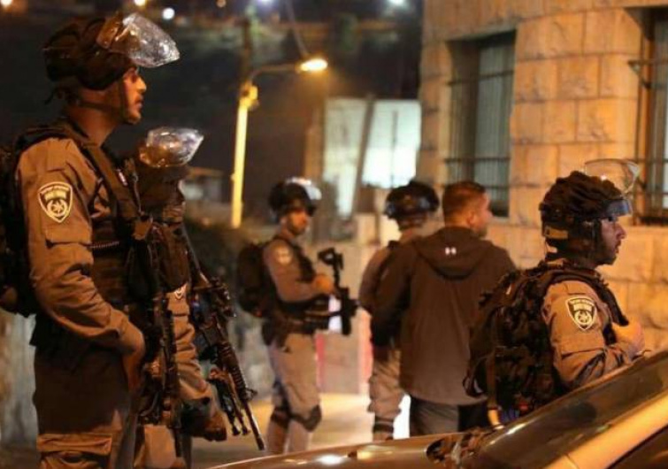الاحتلال يعتقل أسيرين محررين من حزما شمال شرق القدس