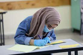 التعليم بغزة: تنشر تعليمات وإجراءات الوقاية الصحية عند تسليم الكتب المدرسية لطلبة التوجيهي للحفاظ على سلامة الجميع