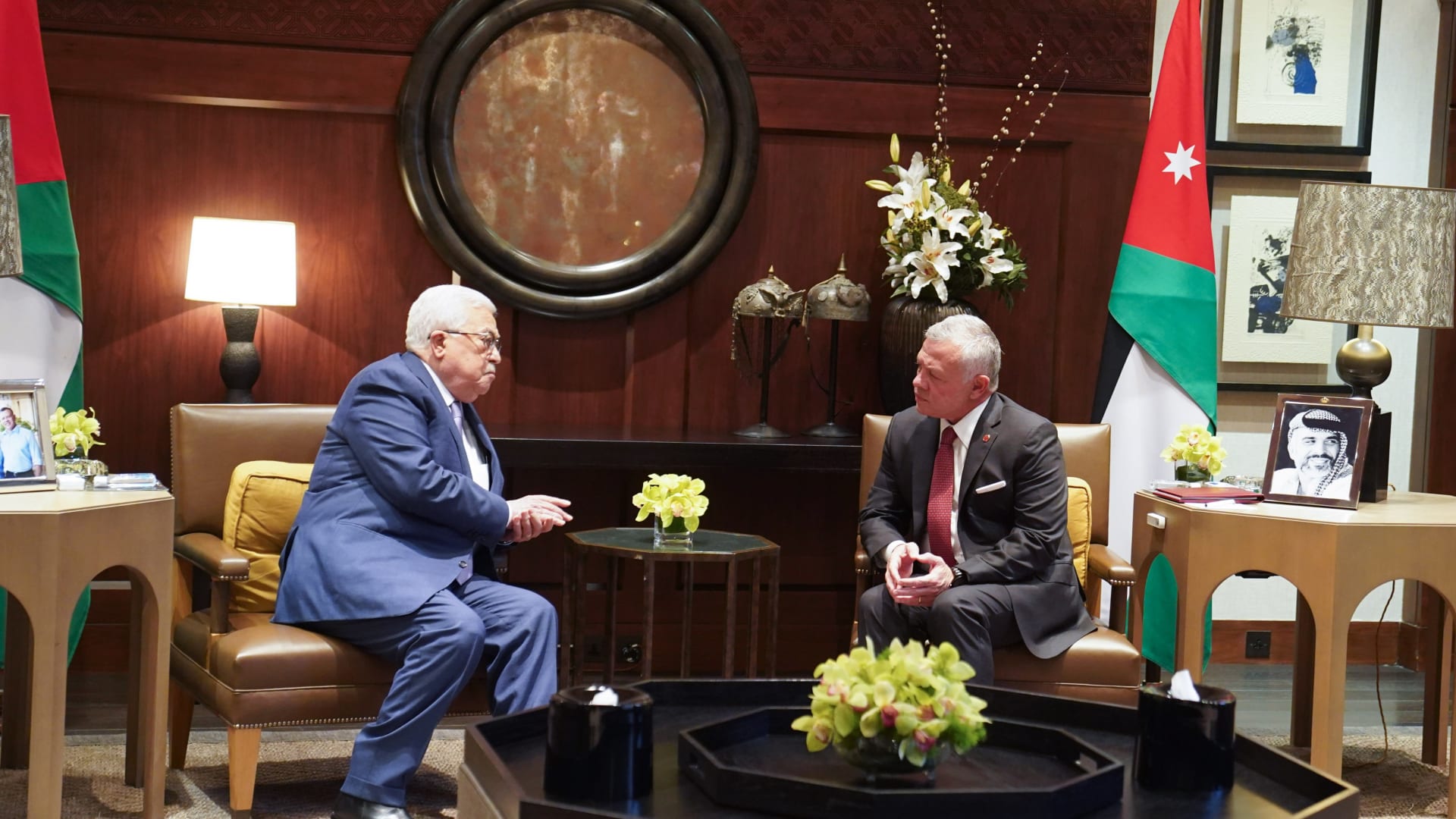 الرئيس عباس يعزي العاهل الأردني بضحايا حادث العقبة الأليم