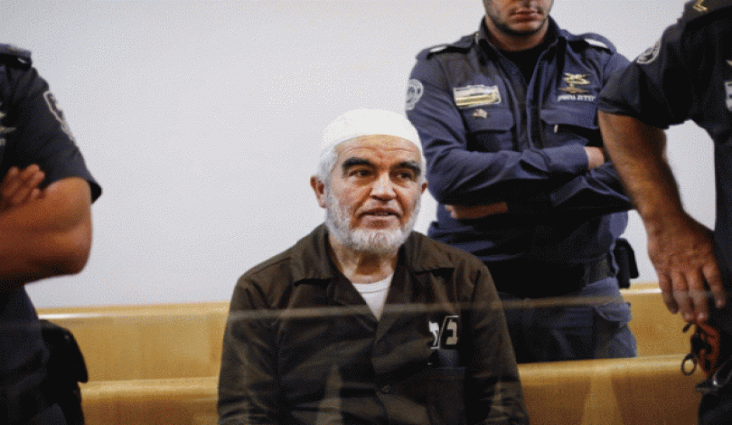 حماس تعلق على قرار تمديد عزل الشيخ رائد صلاح في سجون الاحتلال