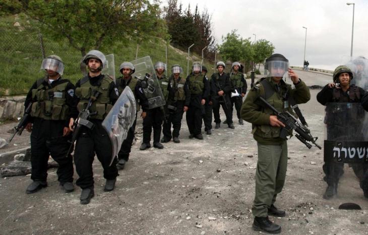 الاحتلال يعتقل 10 شبان من عائلة واحدة في بلدة تقوع شرق بيت لحم   