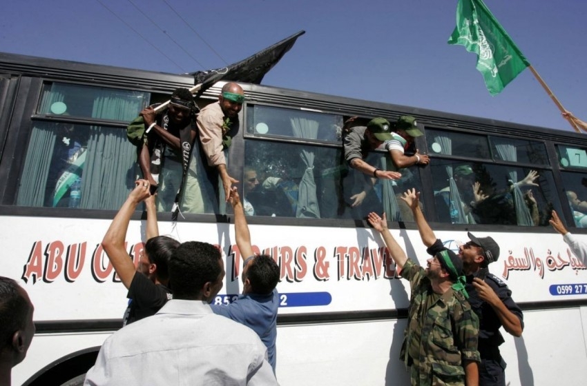 مسؤول إسرائيلي: لن نفرج عن أسرى قتلوا إسرائيليين بأي صفقة مع حماس