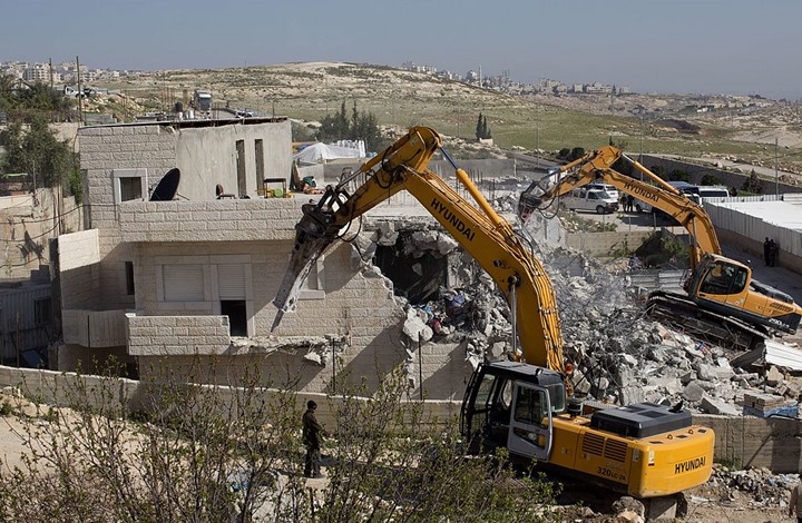 سلطات الاحتلال تهدم 10 منشآت سكنية في معرجات أريحا