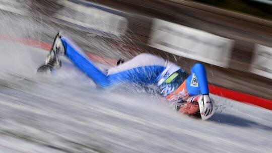 النرويجي تاندي يتعرض لسقوط مروع خلال بطولة العالم للقفز على الجليد 