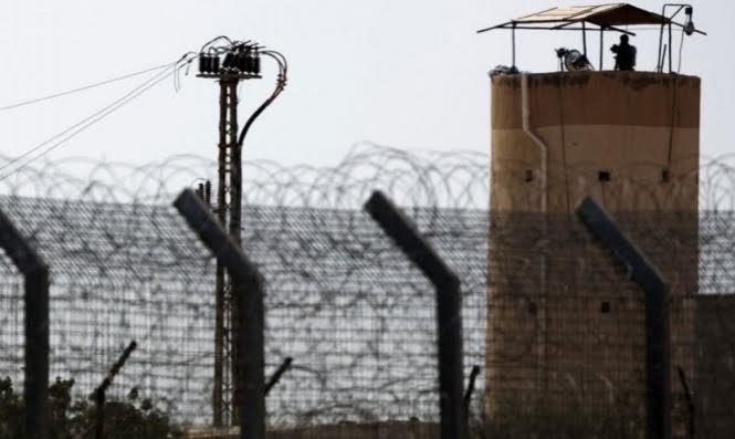 تبادل إطلاق نار بين الجيش الإسرائيلي ومهربي مخدرات على الحدود المصرية