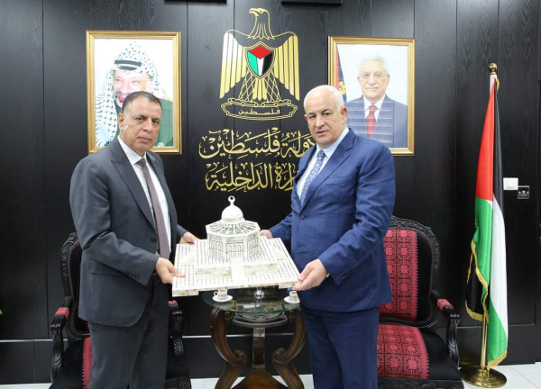 وزير الداخلية الفلسطيني ونظيره الأردني يوقعان مذكرة تعاون
