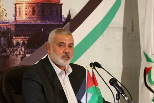 هنية يهنئ العاروري وجبارين برئاسة حماس في إقليم الضفة