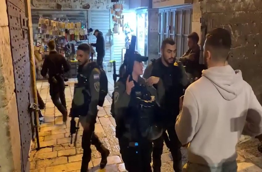 محدث- إصابة شرطيين إسرائيليين في عملية طعن بالقدس
