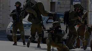 قوات إسرائيلية خاصة تعتقل شابين من مخيم الأمعري
