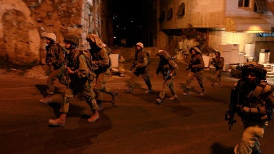 الاحتلال يشن حملة اعتقالات في صفوف الفلسطينيين بالضفة والقدس 