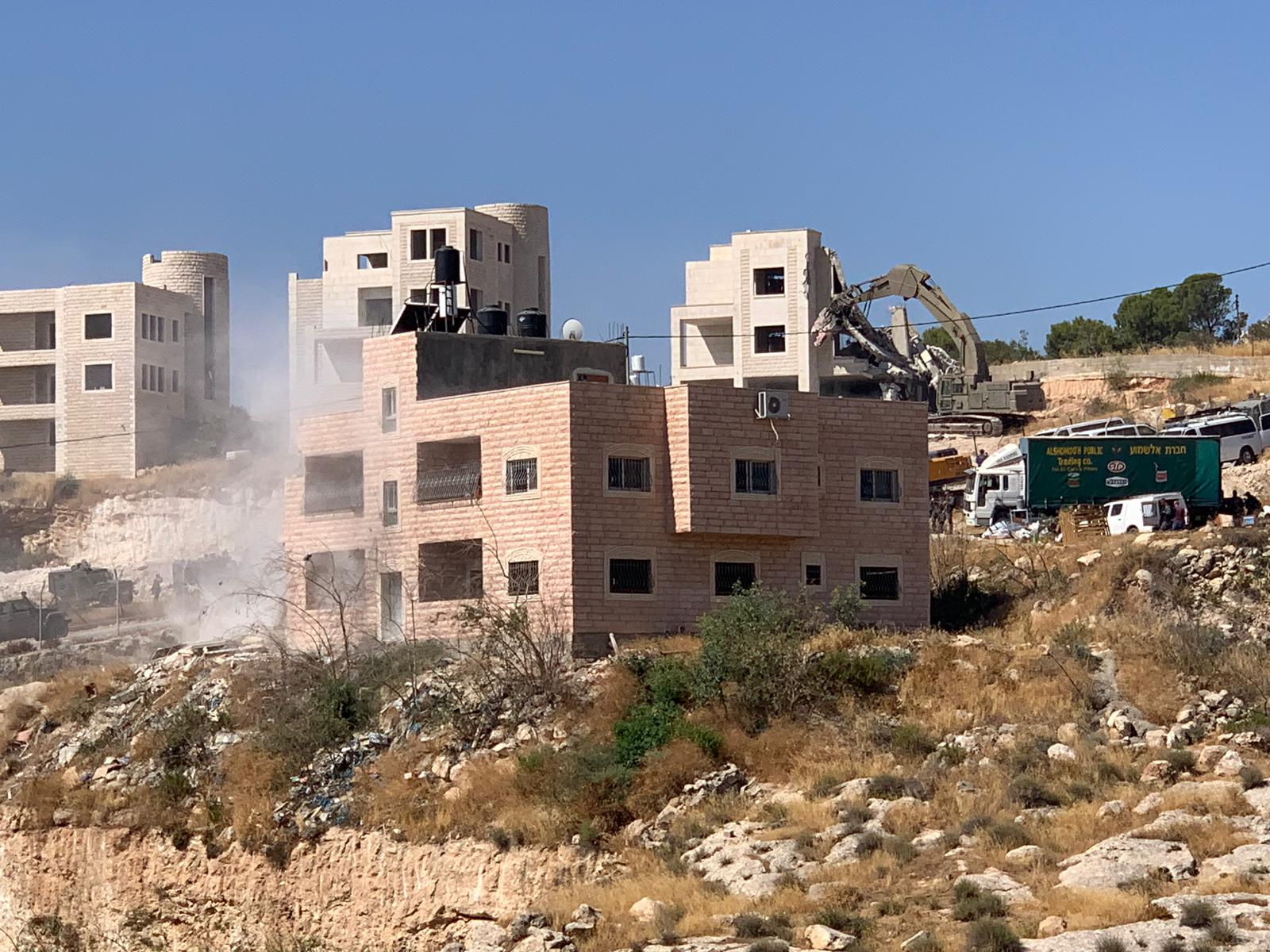 الانتهاكات مستمرة.. الاحتلال يهدم منزلا في منطقة 