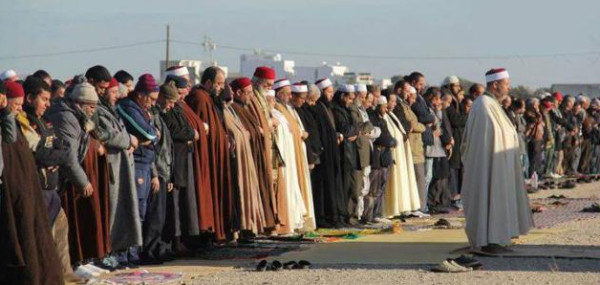 المصلون يؤدون صلاة الاستسقاء في مساجد فلسطين