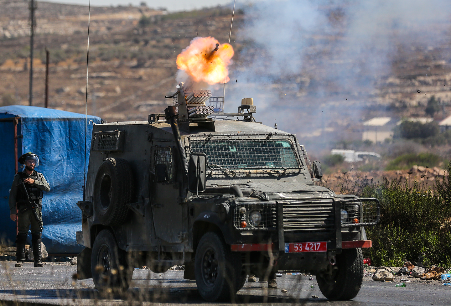 إصابات بالاختناق جراء قمع الاحتلال الإسرائيلي مسيرة سلمية في دير جرير شرق رام الله