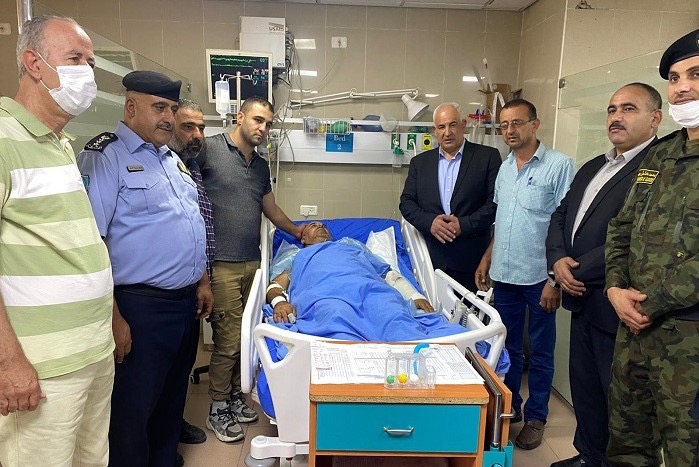 وزير الداخلية يطمئن على صحة مصابي اعتداء أمس في نابلس