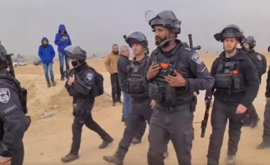الشرطة الإسرائيلية تعتدي على مواطنين بالنقب تصدوا لعمليات تجريف أراضيهم