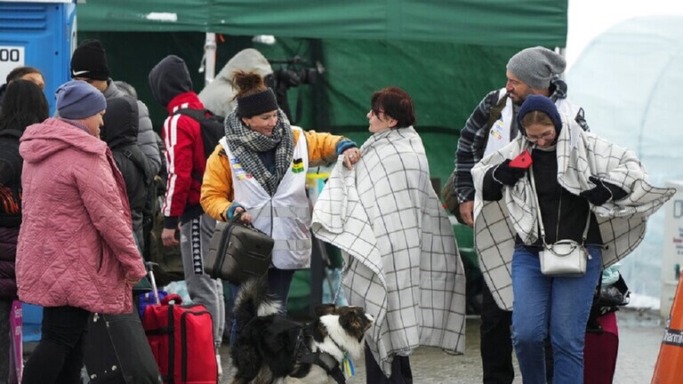 فاينانشال تايمز: أوروبا تعبت من اللاجئين الأوكران
