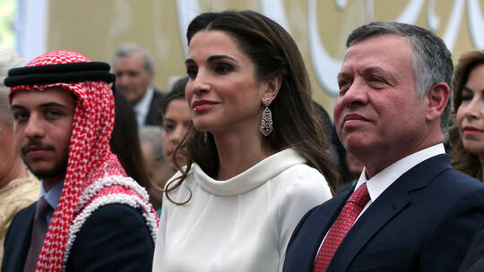 ولي العهد الأردني يؤدي اليمين الدستورية نائبا للملك والأخير يغادر البلاد