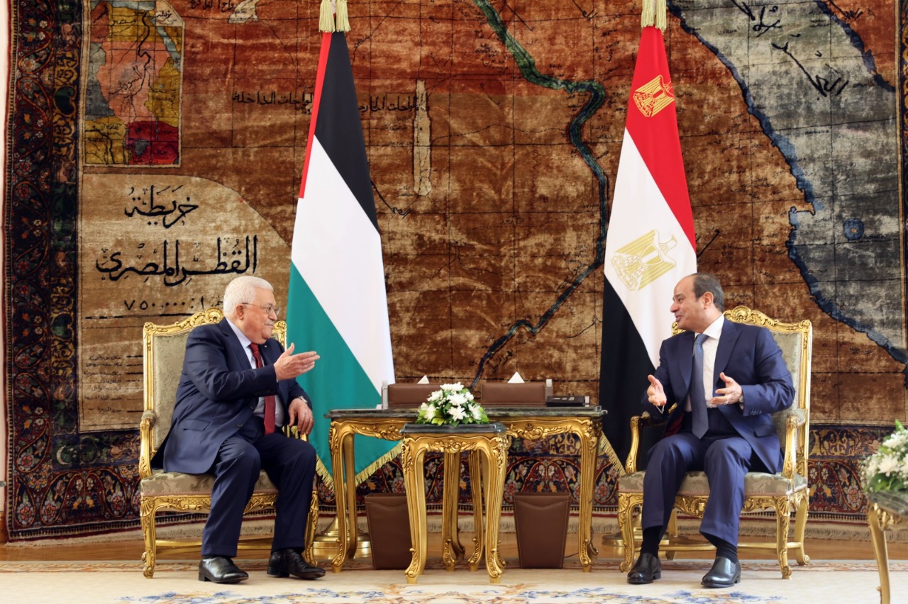 ماذا بحث الرئيس عباس مع نظيره المصري في القاهرة؟