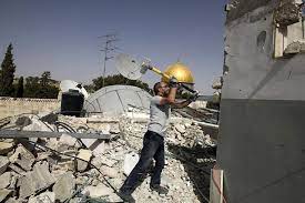 القدس: قوات الاحتلال تجبر مقدسيا على هدم منزله