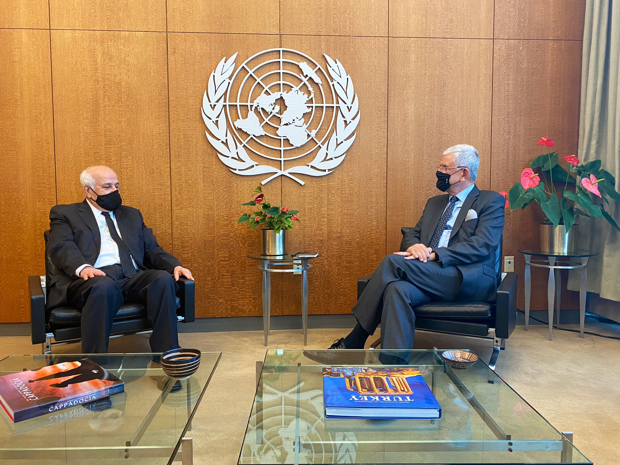 السفير منصور يبحث مع رئيس الجمعية العامة للأمم المتحدة آخر التطورات
