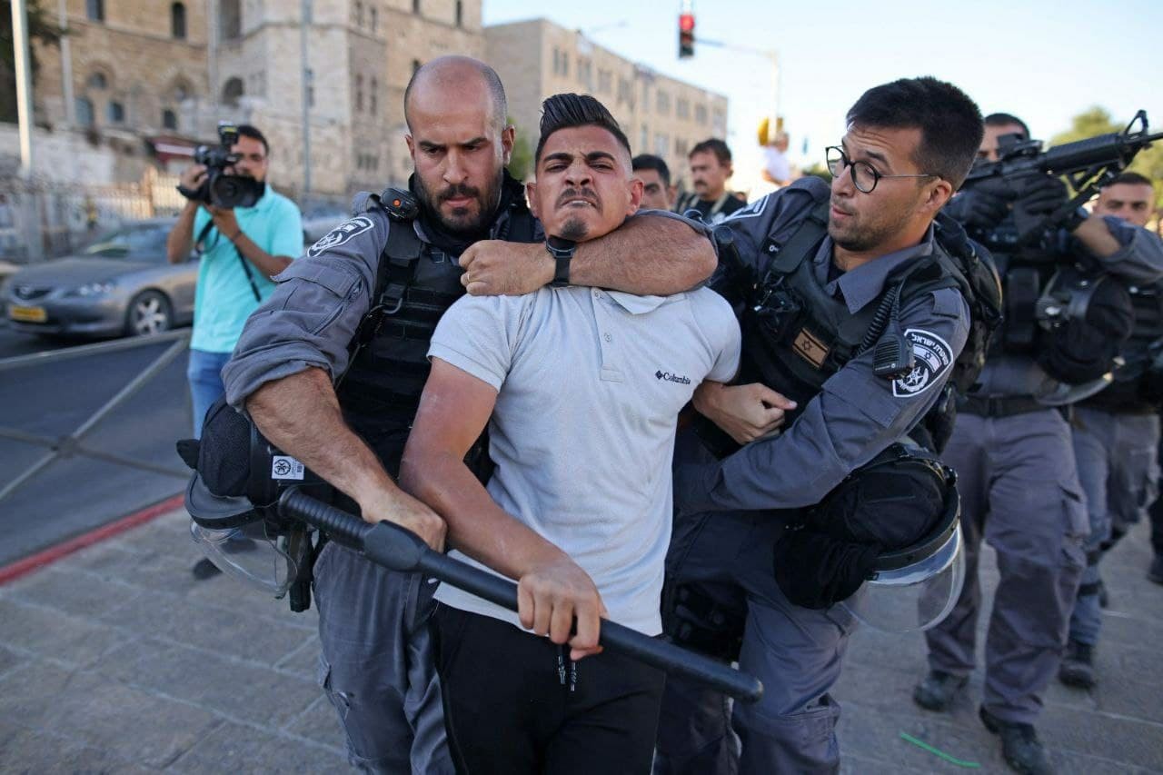 الاحتلال الإسرائيلي يعتقل 8 مواطنين بالقدس المحتلة (صور)