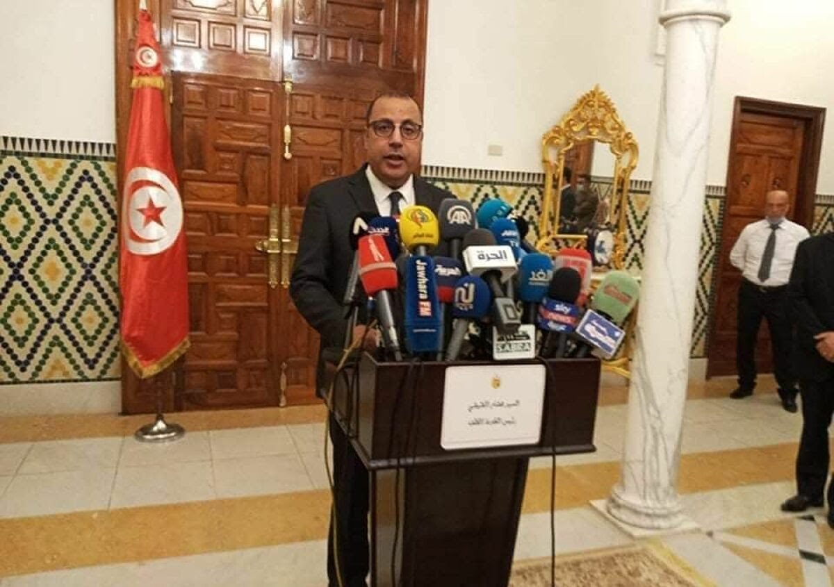 تونس: هشام المشيشي يظهر لأول مرة منذ عزله