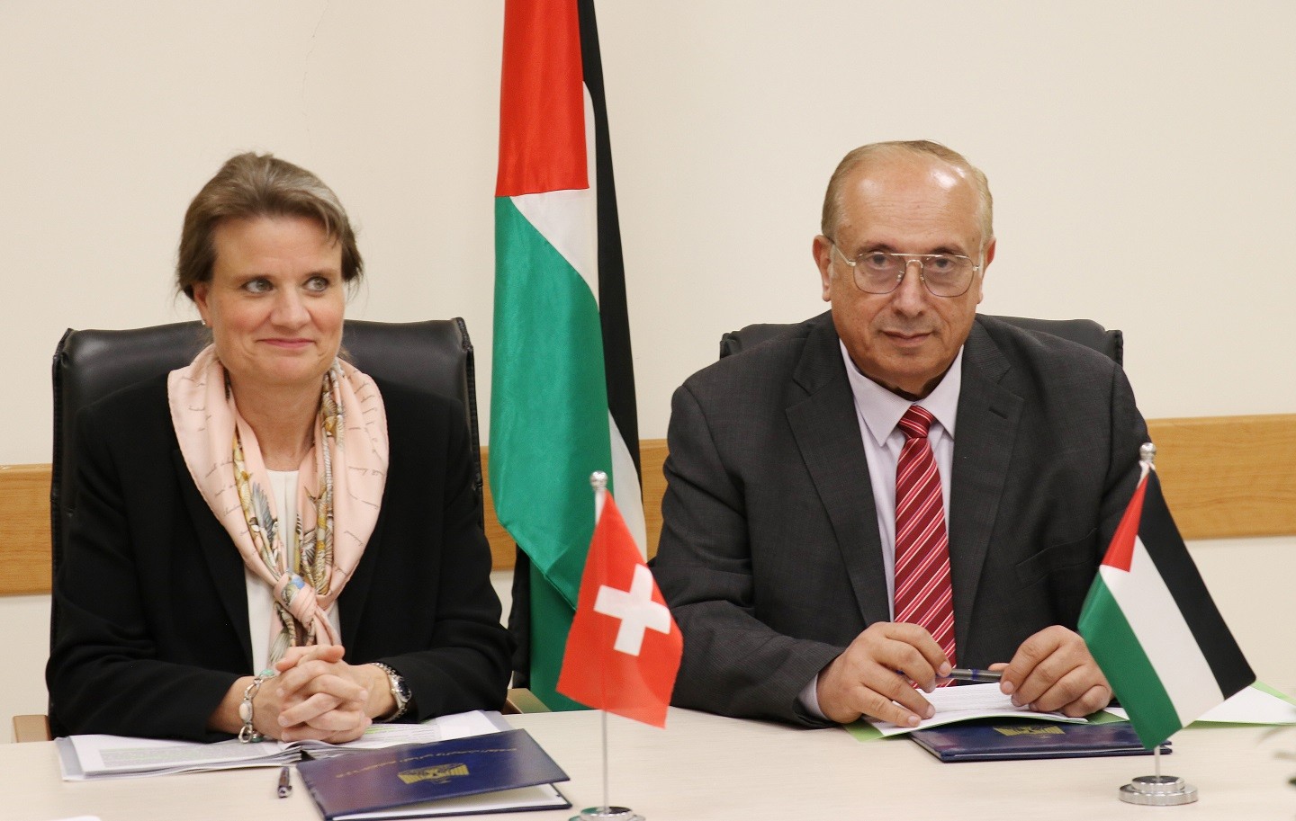 أبو مويس يبحث مع وزيرة التعليم العالي السويسرية تعزيز التعاون