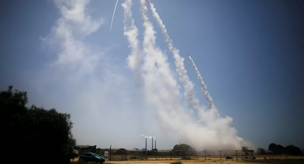 صحيفة إسرائيلية تكشف إجمالي عدد الصواريخ المنطلقة من غزة