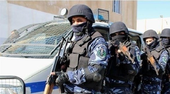 الشرطة الفلسطينية تقبض على متهم ارتكب جريمة قتل قبل عام في الخليل