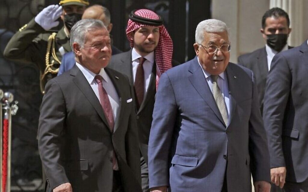 الرئيس عباس يتوجه إلى عمان للقاء العاهل الأردني