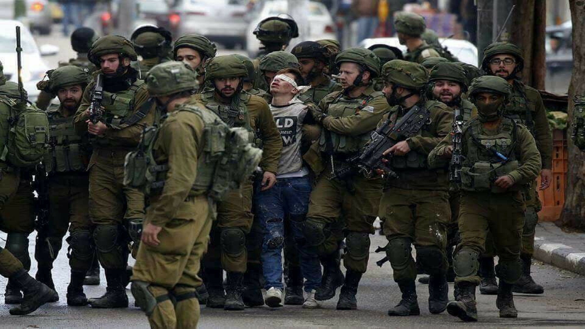 قوات الاحتلال تعتقل طفلاً من قرية بدرس